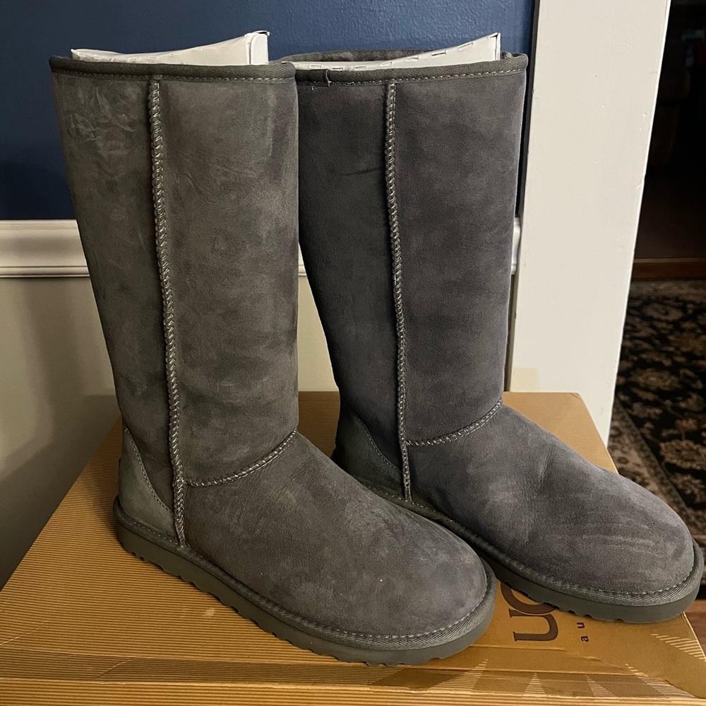 Tall Gray Uggs size 8 - BRAND NEW